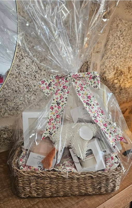 Canastillas de bebé: guía para elegir la cesta regalo perfecta para recién nacido