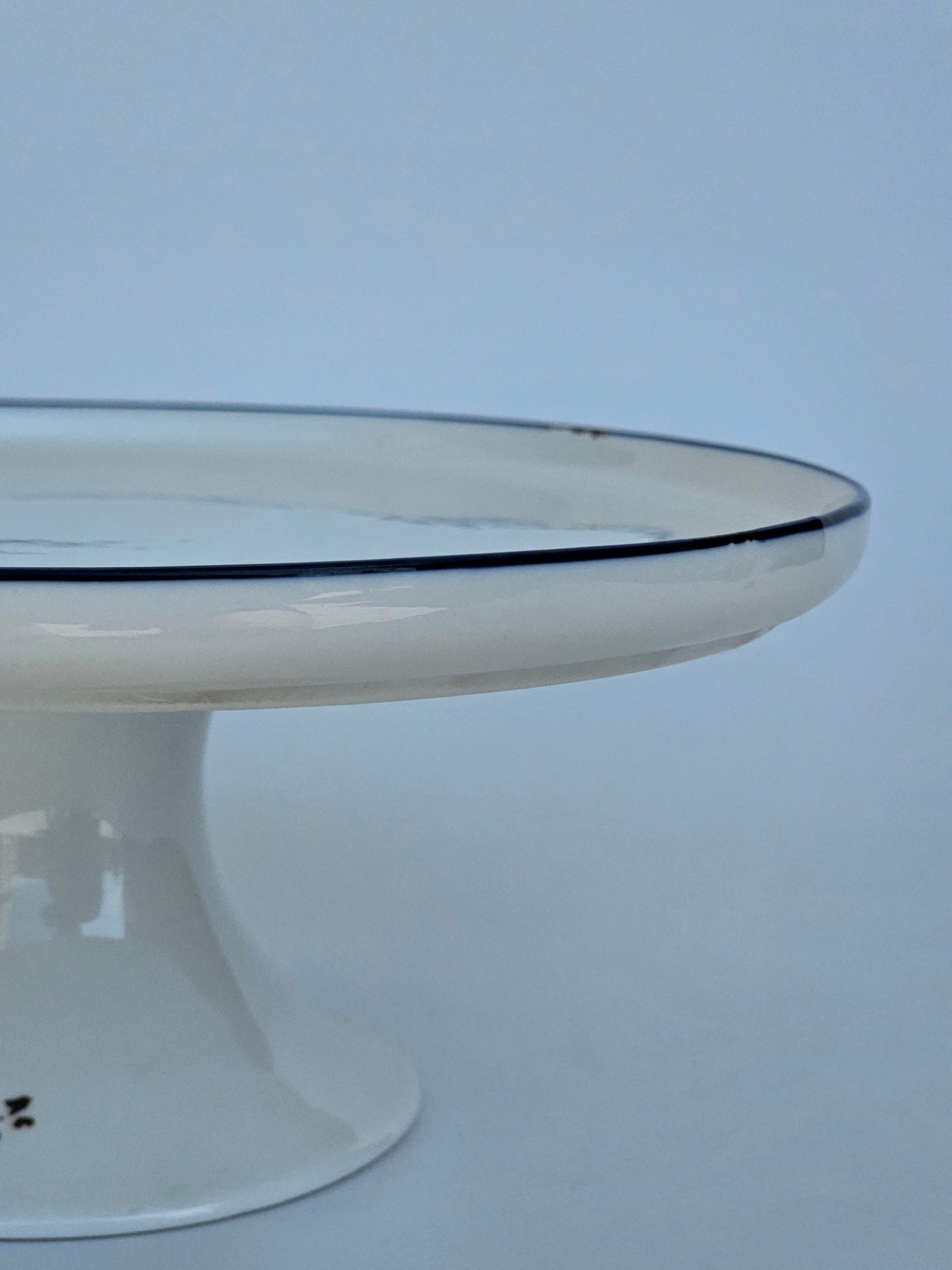 FUENTE PIE PORCELANA FILO AZUL