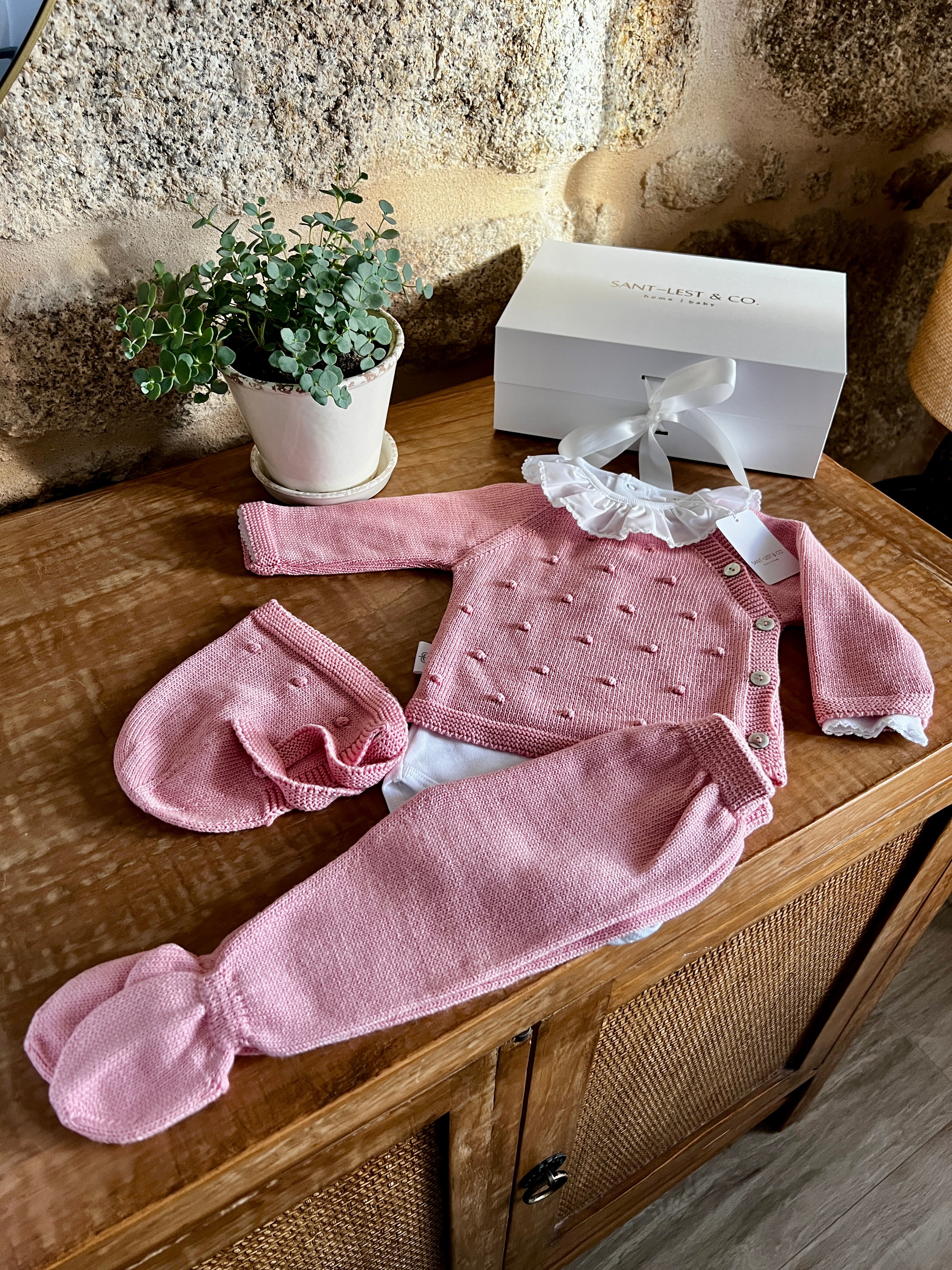 CAJA REGALO RECIÉN NACIDO 04 ROSA PALO | CONJUNTO PUNTO + BODY