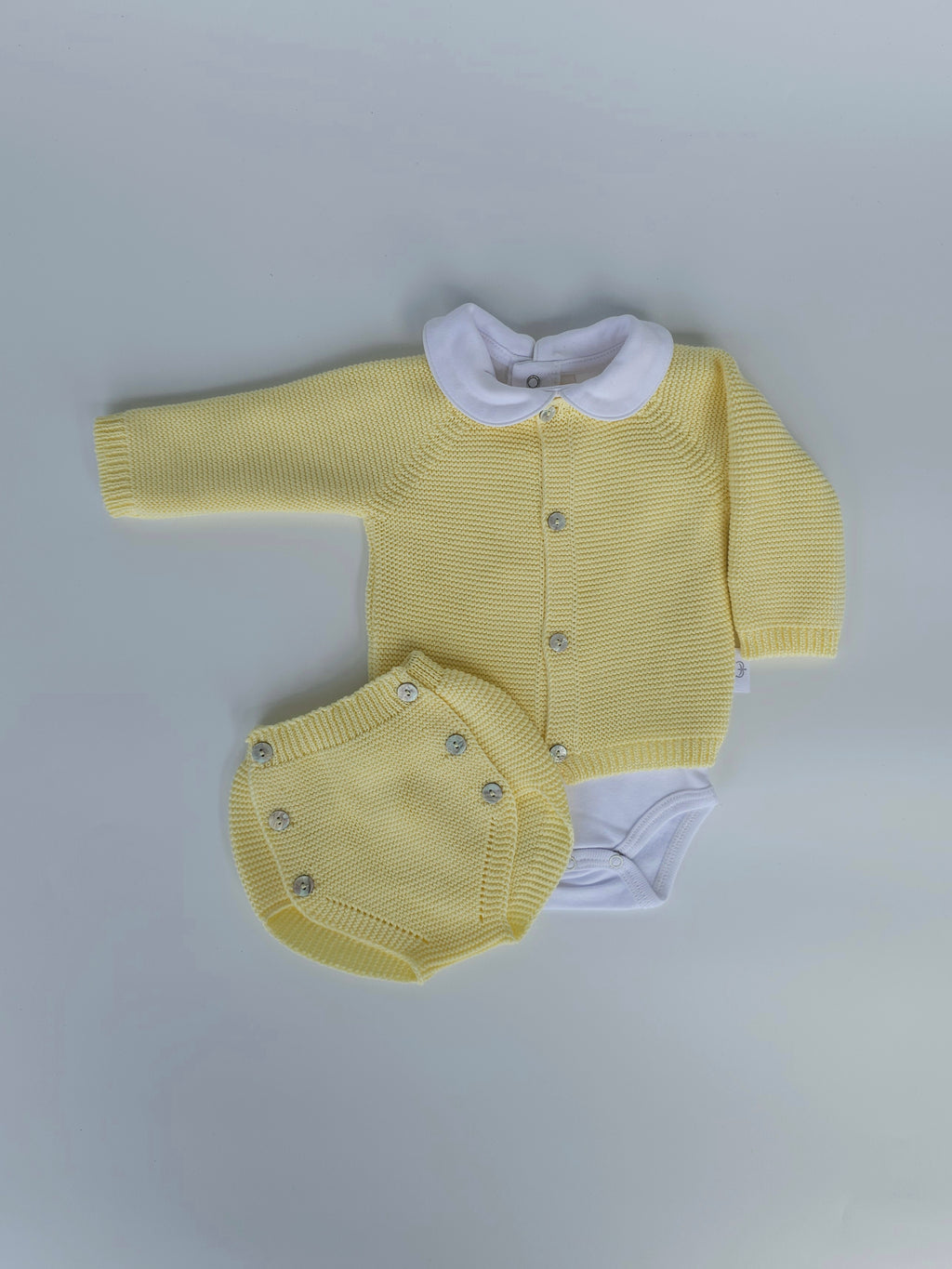CAJA REGALO RECIÉN NACIDO 05 AMARILLO - CONJUNTO PUNTO + BODY