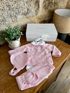 CAJA REGALO RECIÉN NACIDO 04 ROSA BEBÉ | CONJUNTO + BODY