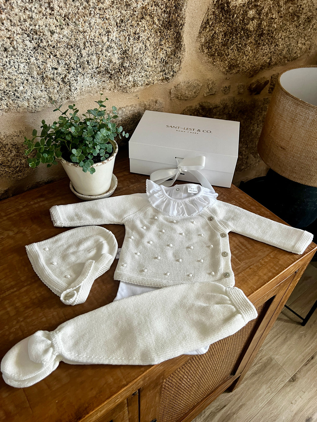 CAJA REGALO RECIÉN NACIDO 04 BLANCO PERLA | CONJUNTO PUNTO + BODY