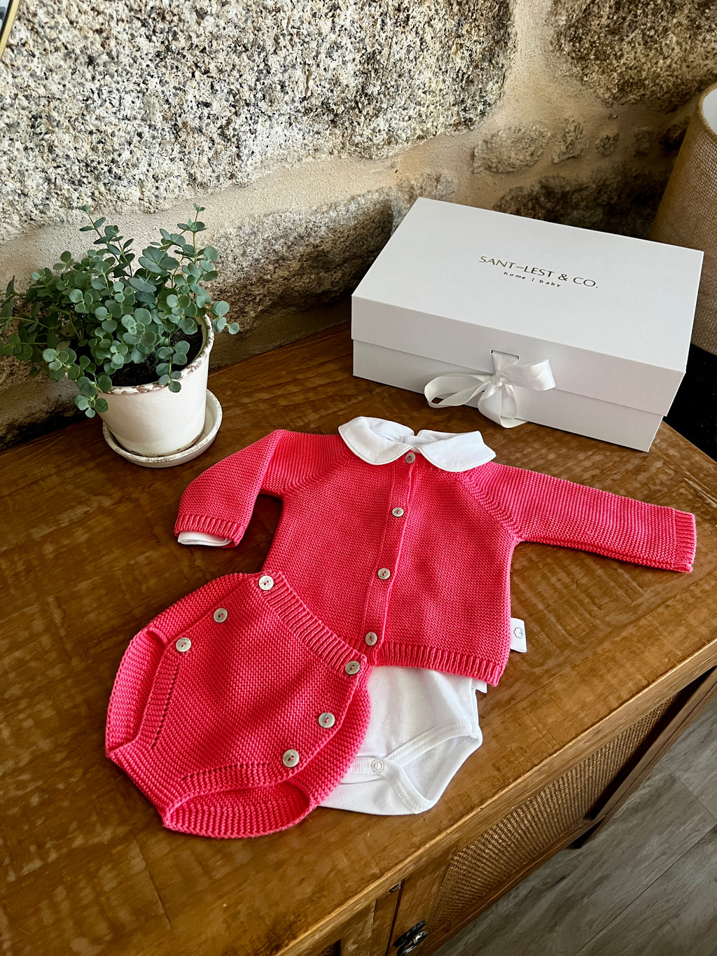 CAJA REGALO RECIÉN NACIDO 05 CORAL | CONJUNTO + BODY