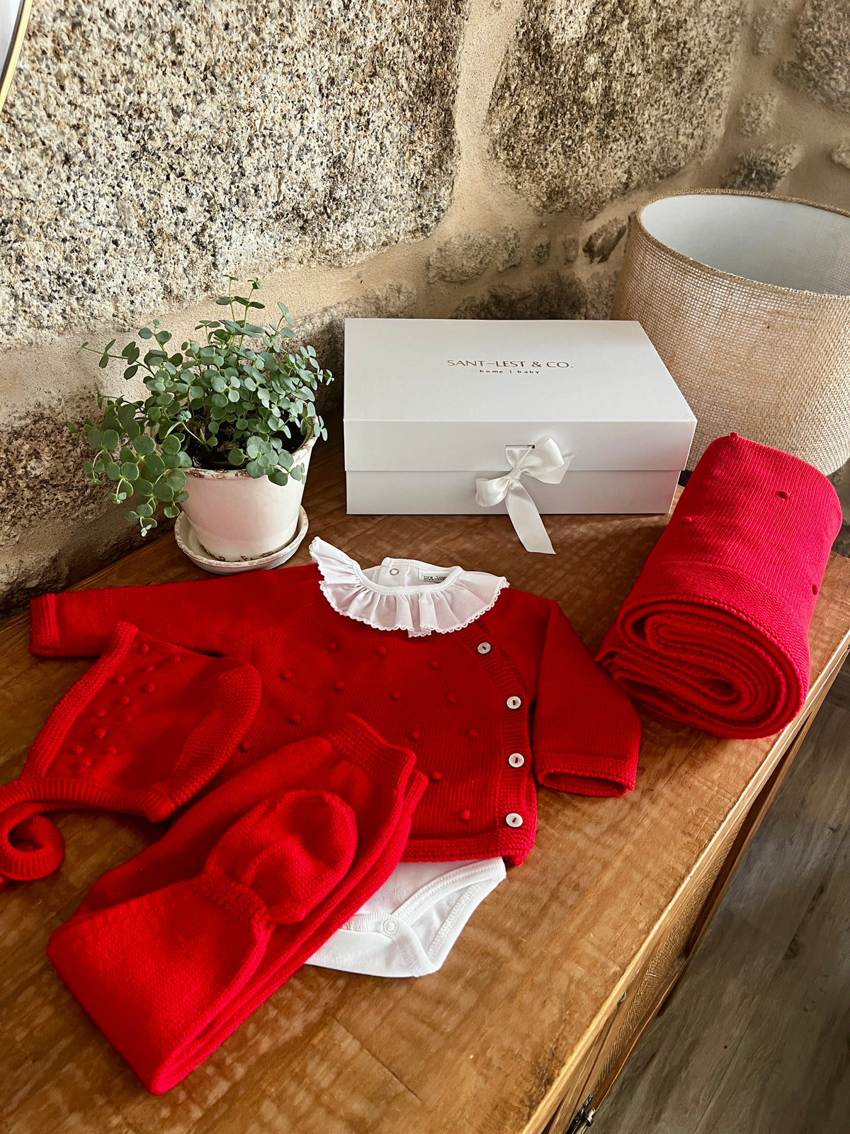 CAJA RECIÉN NACIDO 06 ROJO | CONJUNTO + BODY + MANTA