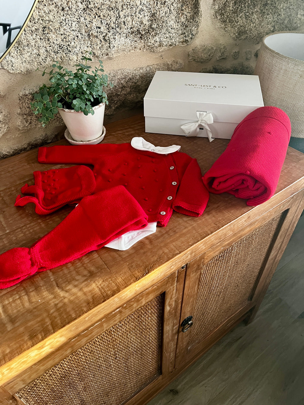 CAJA RECIÉN NACIDO 06 ROJO | CONJUNTO + BODY + MANTA
